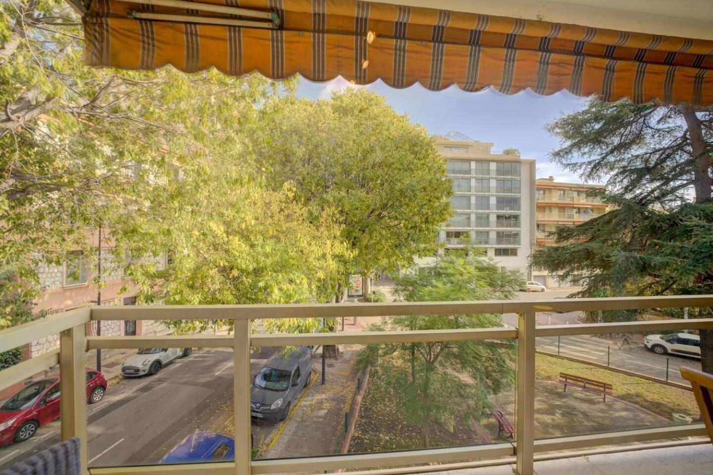 Elegant Apt W/2 Terraces/Mins To Beach & Shops Antibes Luaran gambar