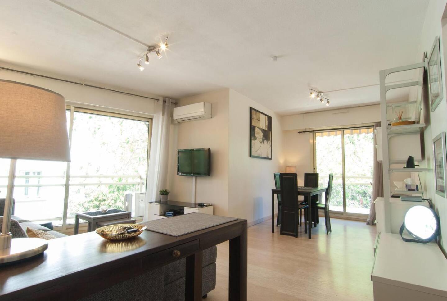 Elegant Apt W/2 Terraces/Mins To Beach & Shops Antibes Luaran gambar
